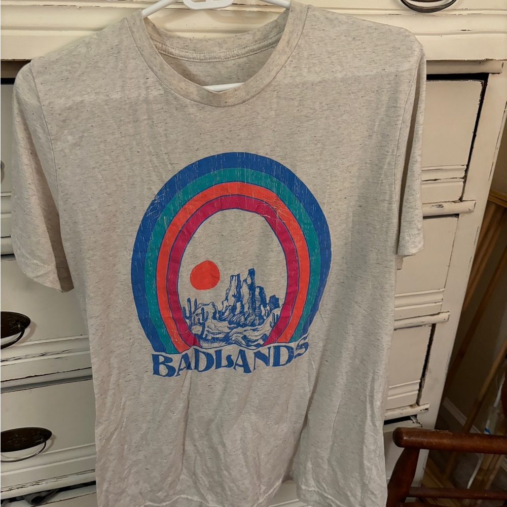 Rainbow Badlands Kaeraz t-shirt.